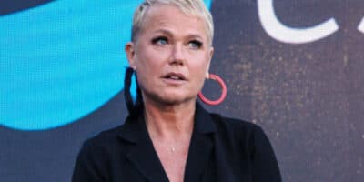 Imagem do post Ex funcionária da Xuxa alegou ter sido demitida após testar positivo para Aids: “Não me aceitavam”