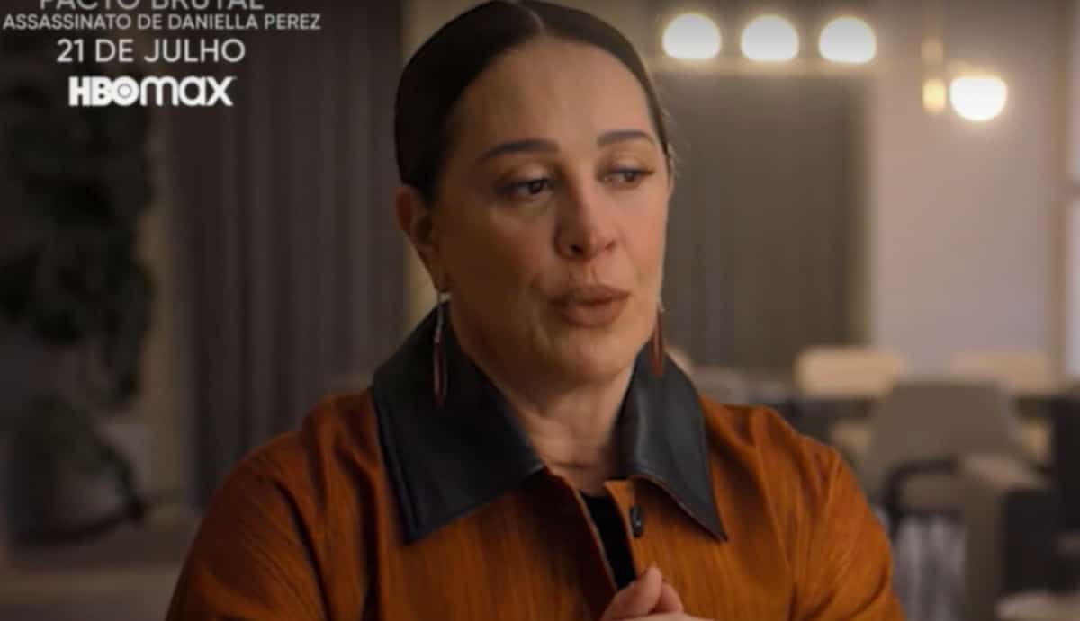 Claudia Raia em depoimento na série "Pacto Brutal" (Foto Reprodução/HBO Max)