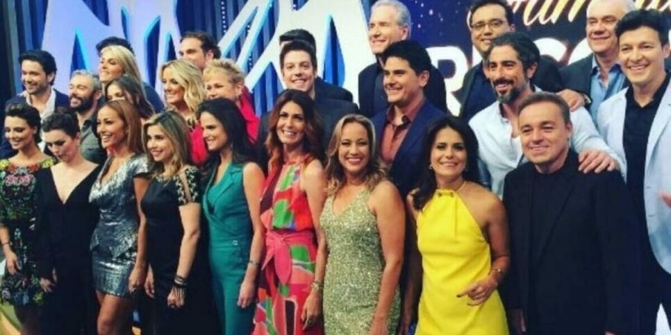 Elenco de estrelas da Record (Foto Reprodução/R7)