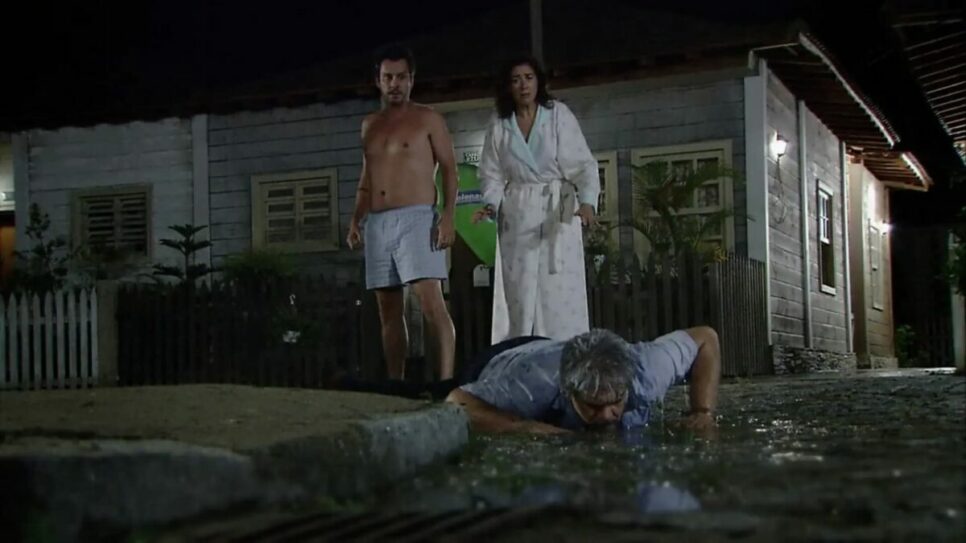 Cena da novela A Favorita, da Globo. (Foto: reprodução)
