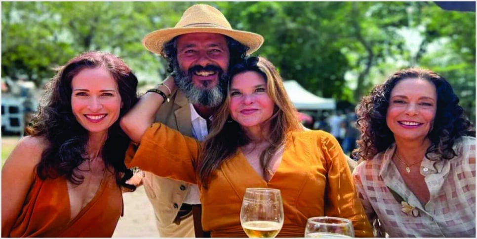 Ingra Lyberato, Cristiana Oliveira, Giovanna Gold e Marcos Palmeira em cena de reencontro em "Pantanal" (Foto Reprodução/Globo)