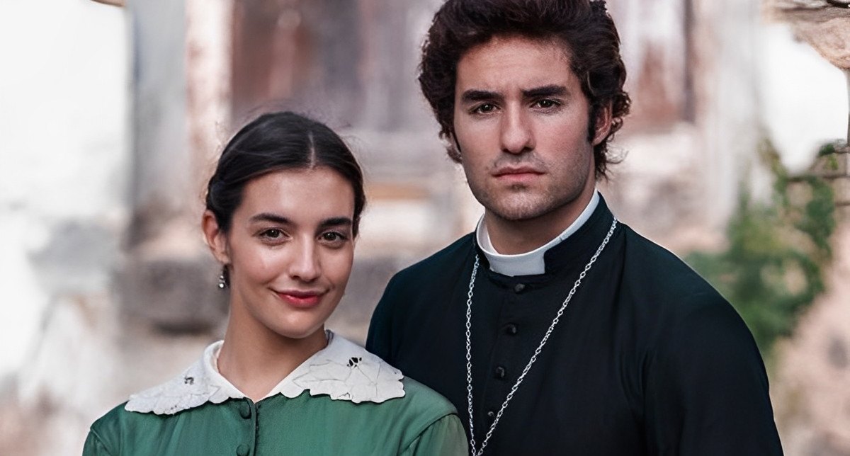 José Condessa ao lado da namorada, Bárbara, na série O Crime do Padre Amaro. (Foto: reprodução/internet)