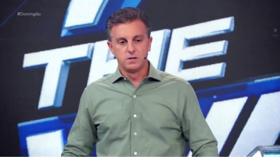 Apresentador Luciano Huck no Domingão c
