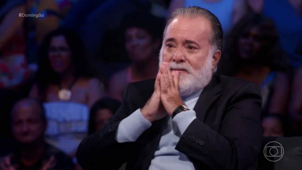 Tony Ramos não se segura em homenagem na Globo