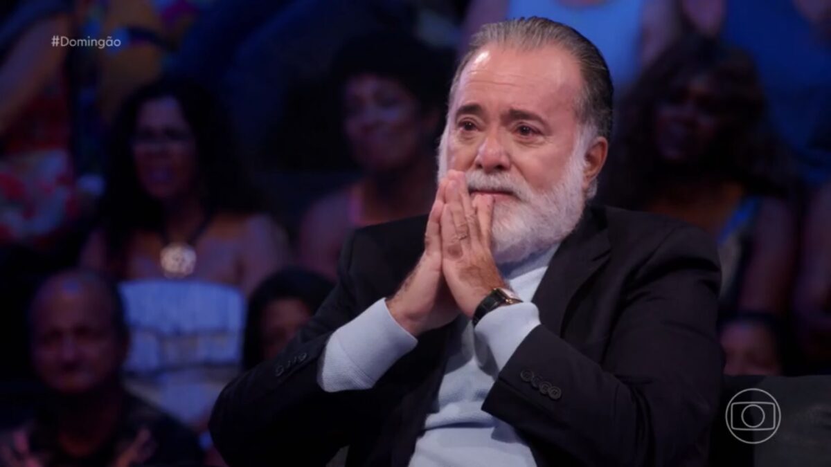Tony Ramos não se segura em homenagem na Globo