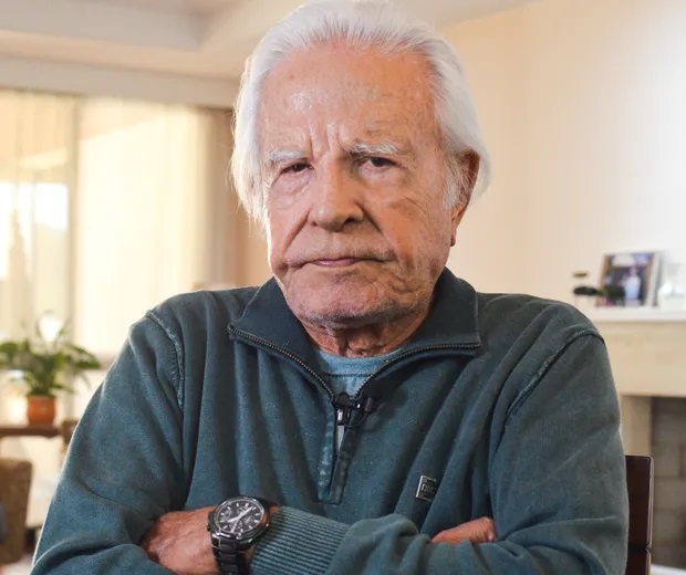 Cid Moreira, aos 95 anos, retorna a Globo e faz revelação chocante: “Aprendi a controlar”