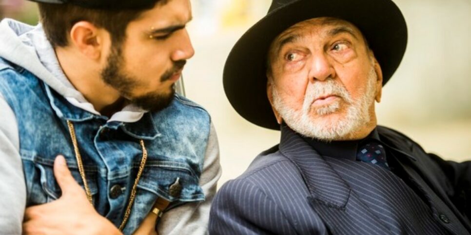Caio Castro e Lima Duarte em cena da novela I Love Paraisópolis (Foto: Divulgação / Globo)
