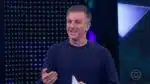 Luciano Huck faz homenagem para convidada no Domingão (Foto: Reprodução)