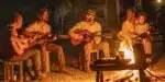 Quim ( Chico Teixeira ), Eugênio ( Almir Sater ) e Tião ( Fábio Neppo ), com Tadeu ( Lucas Oliveira dos Santos ) em 'Pantanal (Foto: João Miguel Júnior/Globo)