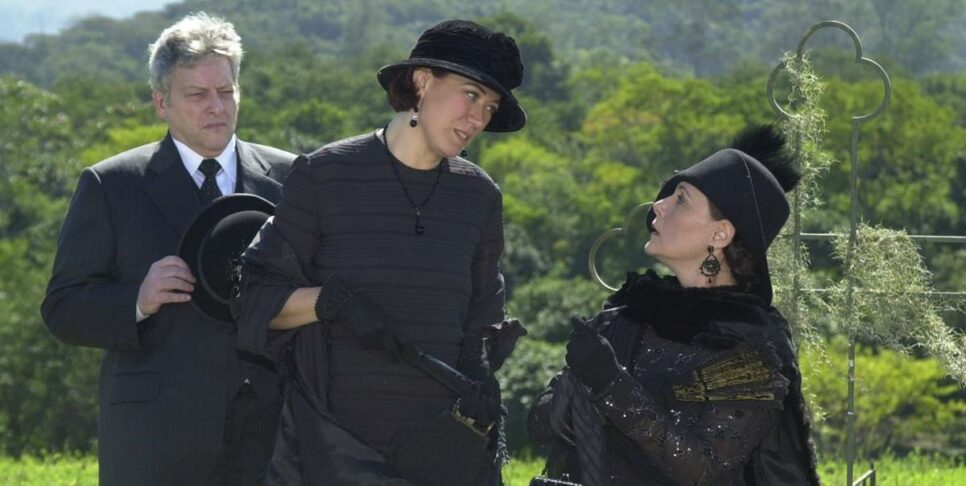 Elizabeth Savalla (à dir.) em cena de Chocolate com Pimenta. (Foto: reprodução/Globo)