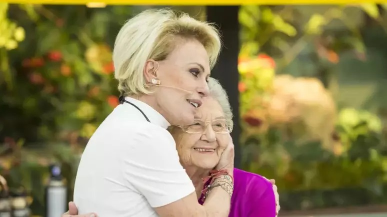 Ana Maria Braga abraça Palmirinha