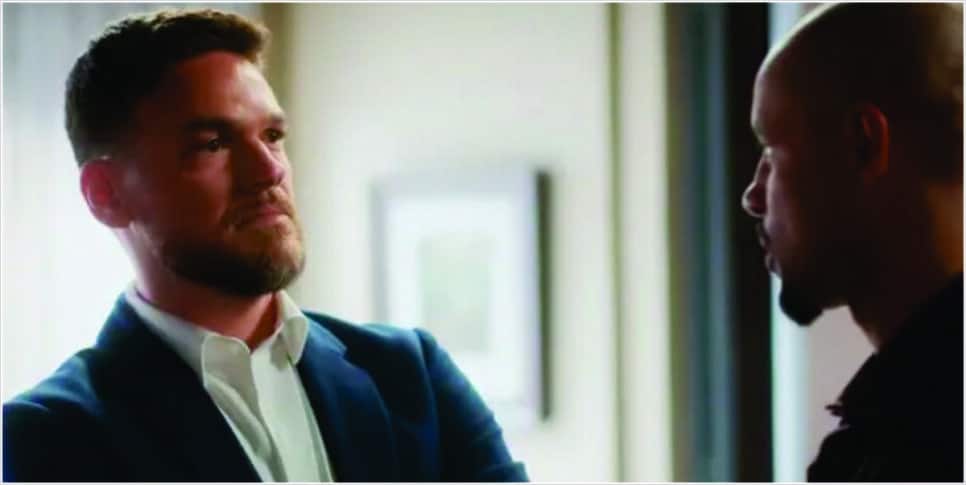 Orfeu manda a real para Theo em "Vai na Fé" (Foto: Reprodução/ Globo)