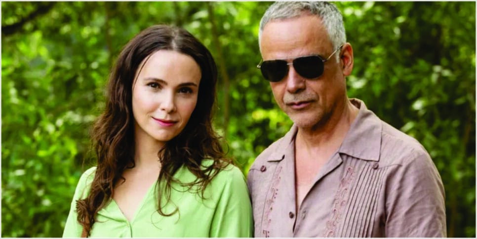 Lucinda ganha protetor em "Terra e Paixão" (Foto: Reprodução, Globo)