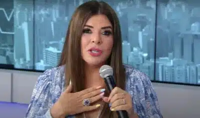 Mara Maravilha responde com deboche após não ser convidada para reunião de apresentadoras (Foto: Reprodução/Jovem Pan)
