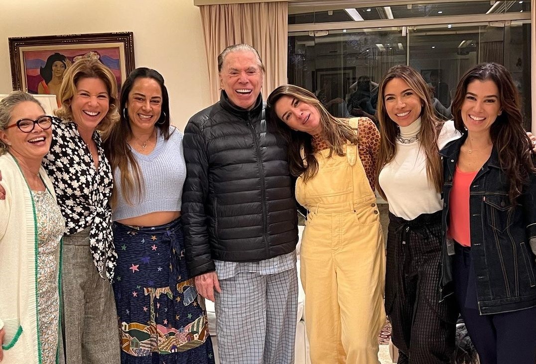 Silvio Santos com as filhas Cintia, Daniela, Silvia, Rebeca, Patricia e Renata Abravanel (Foto: Reprodução/Instagram)