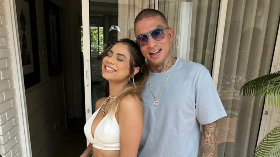 Lexa ao lado de MC Guimê