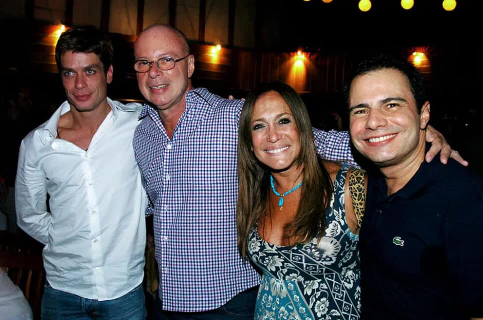 Gilberto Braga com parte do elenco de Paraíso Tropical. (Foto: reprodução, internet)