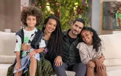 Renato Góes (à dir.) está em Família é Tudo. (Foto: reprodução/Globo)