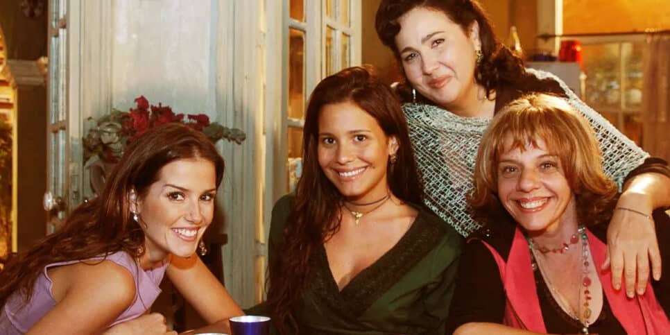 Atrizes nos bastidores da novela 'América' (Foto: Reprodução - Globo)