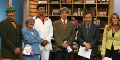 Paulo Henrique Amorim com Tom Cavalcanti, Pedro Manso, Patrícia Maldonado, Tiririca e Gorete Milagres no Tudo a Ver (2005) (Foto: Reprodução - Record)