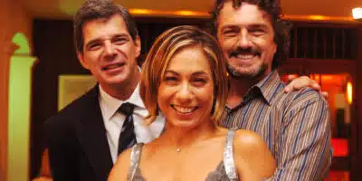Raul Gazolla, Cissa Guimaríes e Werner Schünemann nos bastidores da novela América (Foto: Reprodução - Globo)