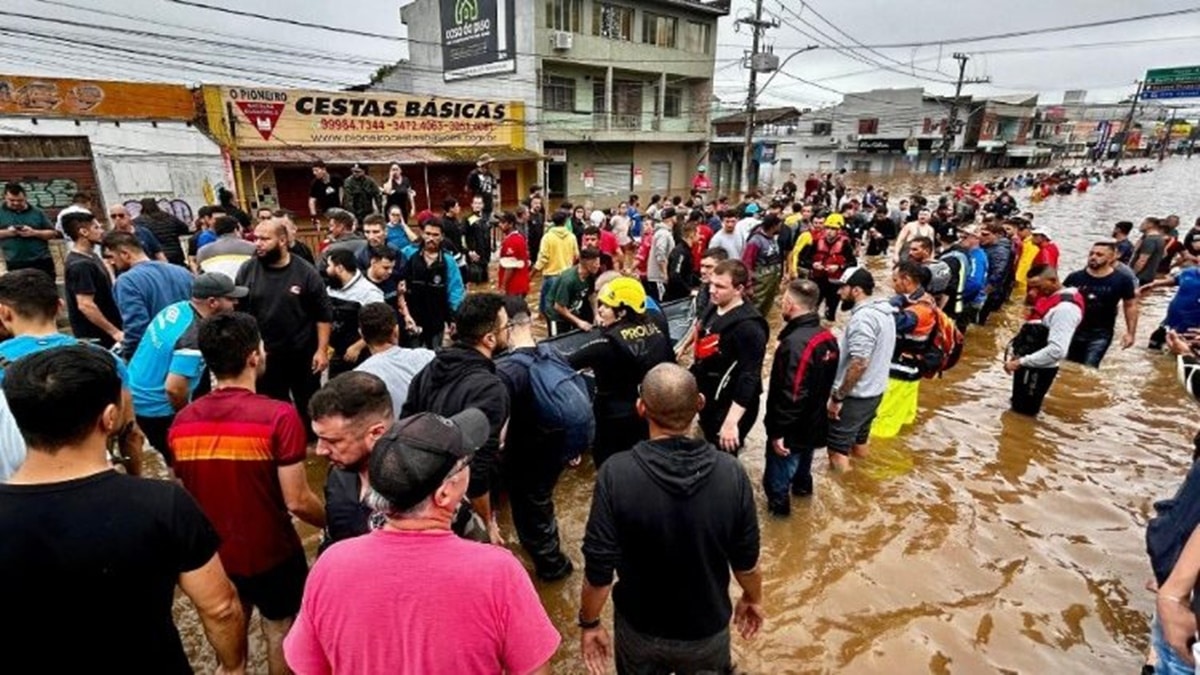 Famílias desabrigadas e em situação de vulnerabilidade no Rio Grande do Sul recebem pagamentos antecipados (Foto: Reprodução/ Internet)