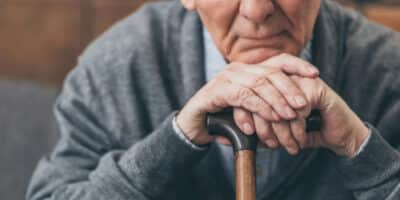 Imagem do post Atenção! Conheça os medicamentos que podem causar demência em idosos