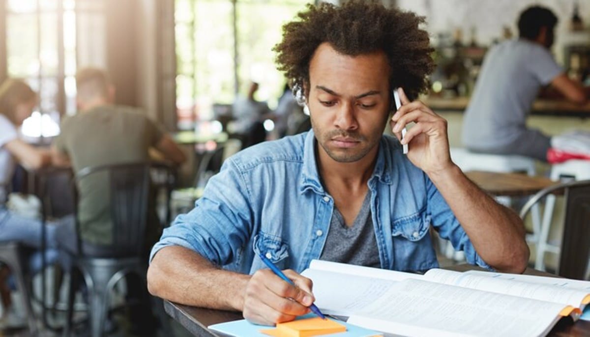 Com emprego garantido, o jovem vai aprender tudo sobre a profissão e conduta de trabalho (Foto: Reprodução/ Internet)