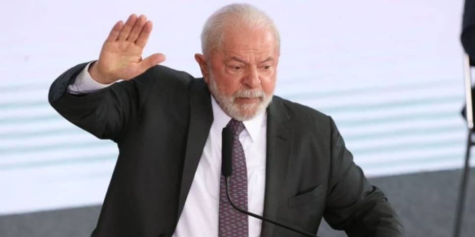 Lula aprova nova lei para o Bolsa Família e choca cidadãos (Foto: Lula Marques/Agência Brasil Leia mais em: https://www.gazetadopovo.com.br/economia/novo-bolsa-familia-pago-marco-diz-lula/ Copyright © 2024, Gazeta do Povo. Todos os direitos reservados)