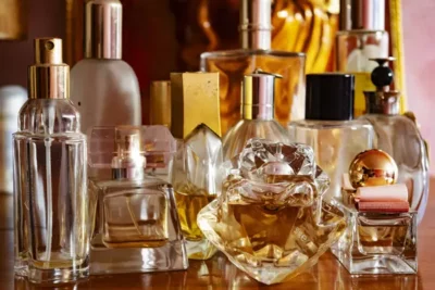 Descubra os perfumes que os homens mais amam nas mulheres e deixe ele pedindo por mais (Foto: salmassara)
